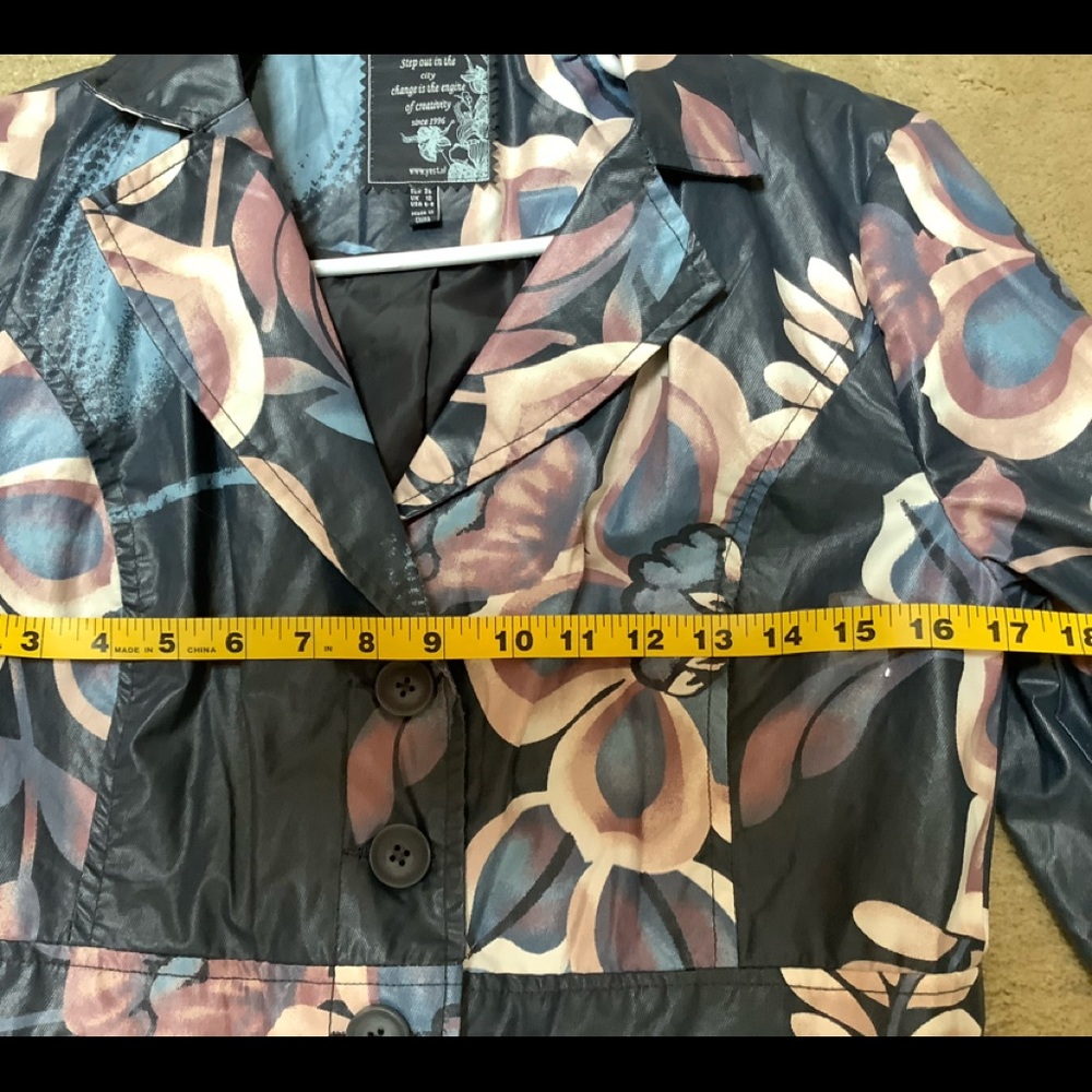 Unique Rain Coat Beautiful Design - Picture 3 of 6